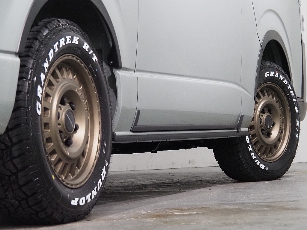 【ハイエースバン/ディーゼル4WD/アースカラーアーバンカーキ/BLACKEDITION】オフロードPKG【全国納車可能】