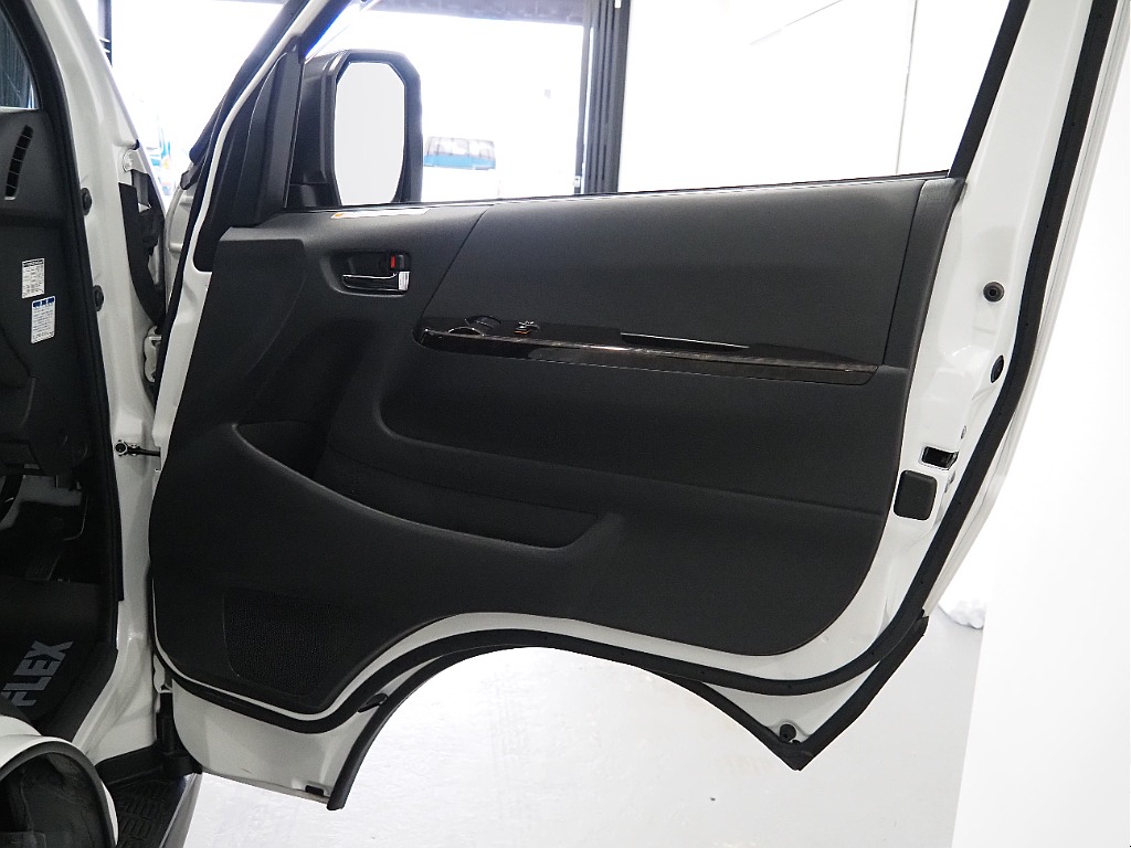 【R2年式/ハイエースバン/ディーゼル4WD/DARKPRIMEⅡ/両側パワースライドドア】オフロードPKG×お買い得車両♪【全国納車可能】