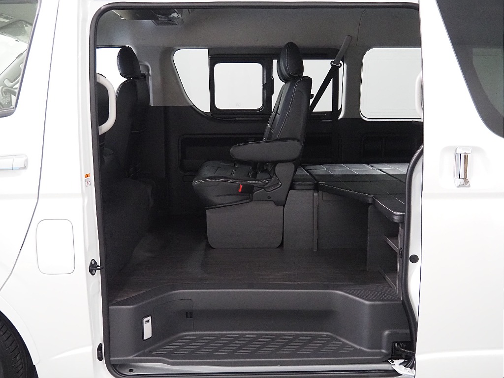 【新車/ワゴンGL/Relaxing/内装架装ベッドキッド/フローリング】使い勝手の良いハーフベッド♪【全国納車可能】