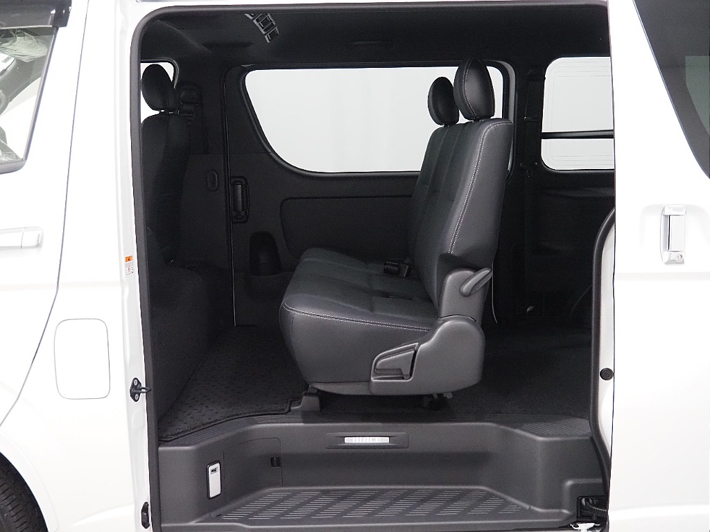 【高年式/超低走行/R6年DARKPRME Ⅱ ディーゼル2WD】フルエアロ＆純正リアウィング♪9インチフローティングナビ♪【全国納車可能】