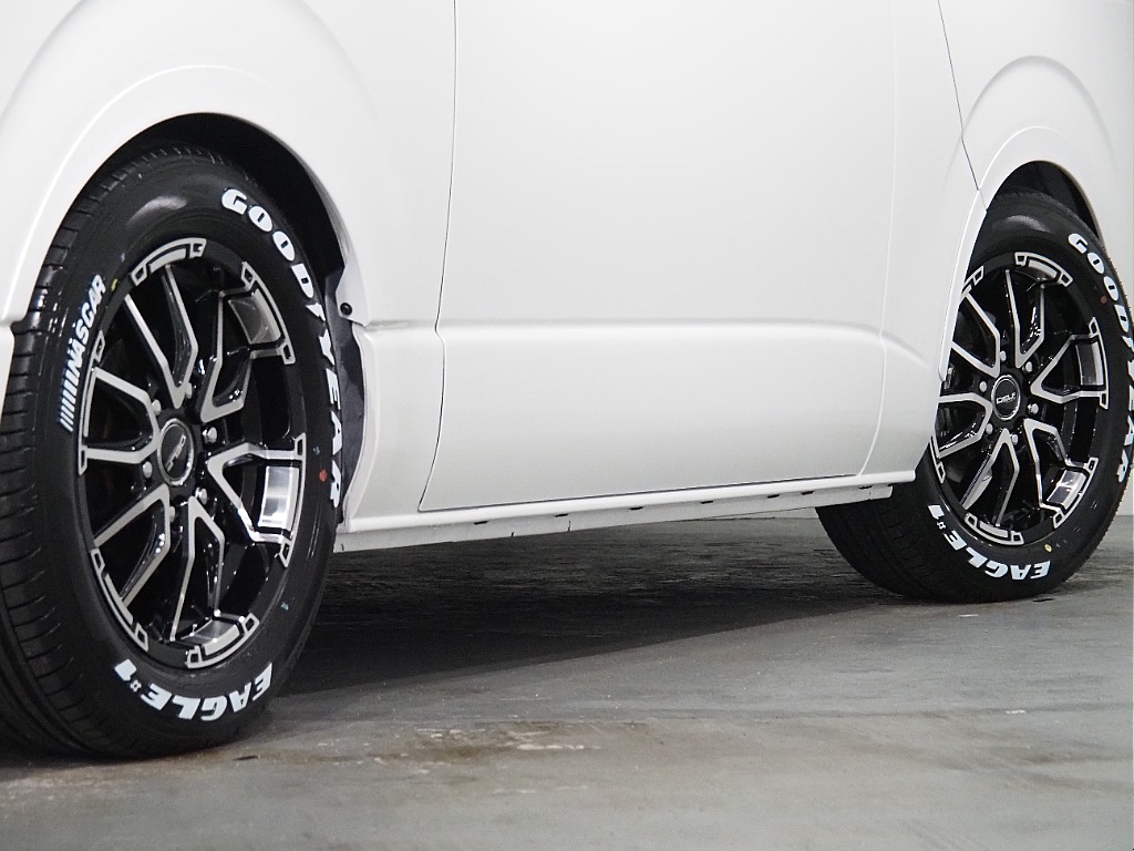 【新車/ファインテックツアラー/ガソリン2.7L2WD/キャプテンシート】ハイエース名古屋店展示車両