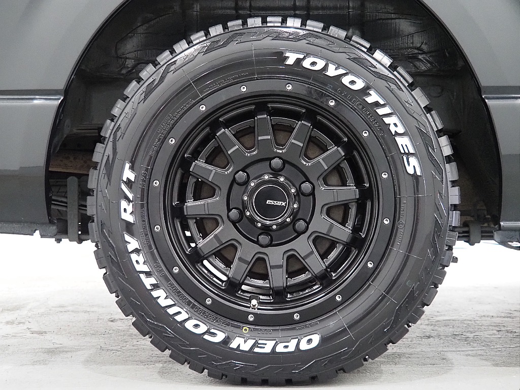 【R1年式/ハイエースバン/4ナンバー5人乗り/ガソリン/オフロードPKG】エントリーユーザー様にもオススメ【全国納車可能】