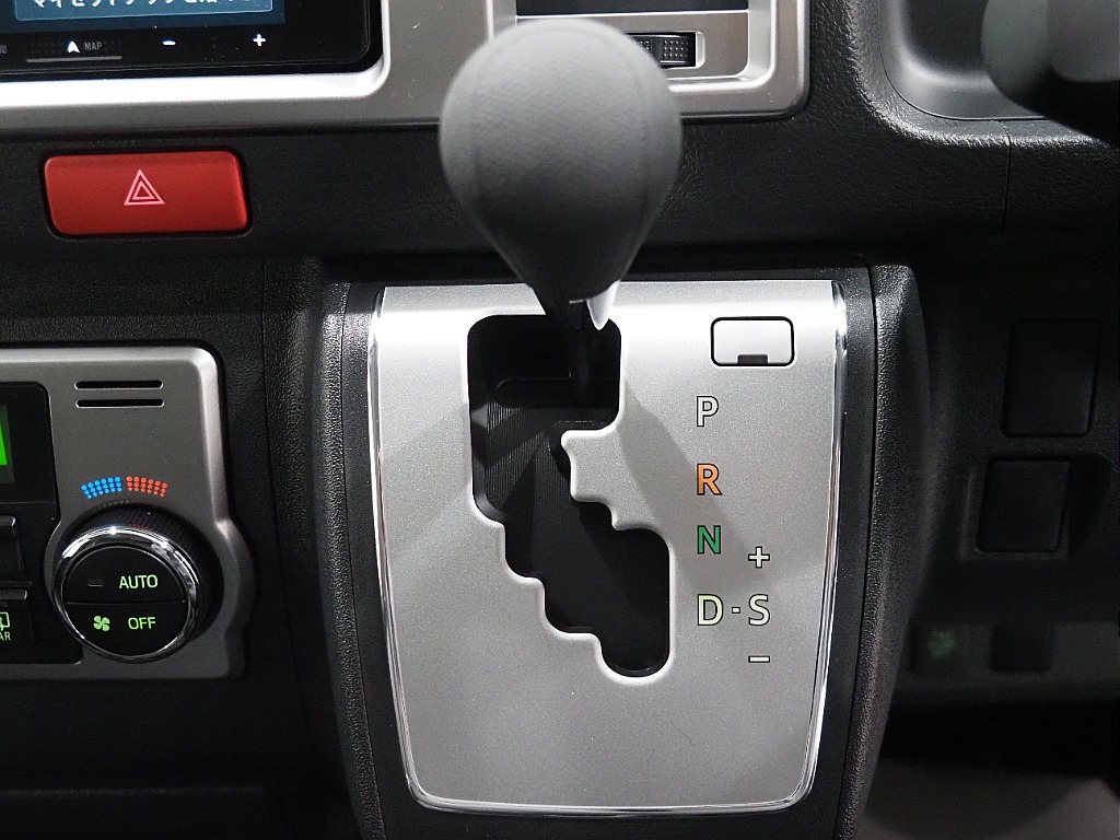 【R7年式/スーパーGLアースカラーパッケージ/ガソリン2.0/両側パワースライドドア】バンパー同色塗装で他を圧倒！【全国納車可能】