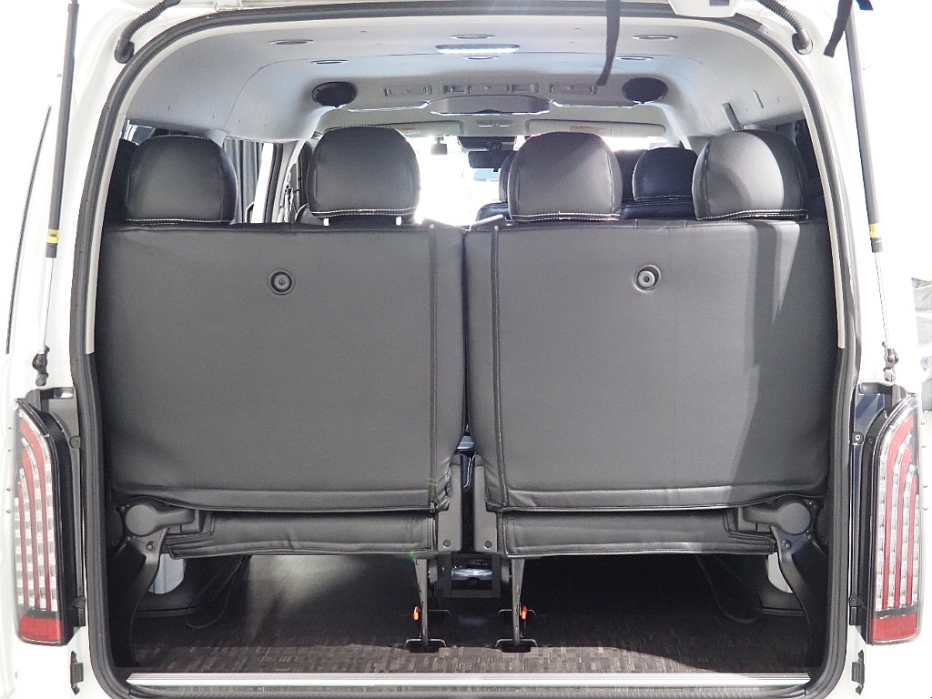 【R2年式/ハイエースワゴンGl/2WD/内装架装Ver1.5/ハーフベッド】フローリング施工♪【全国納車可能】