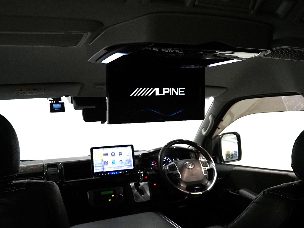 【R2年式/ハイエースワゴンGl/2WD/内装架装Ver1.5/ハーフベッド】フローリング施工♪【全国納車可能】