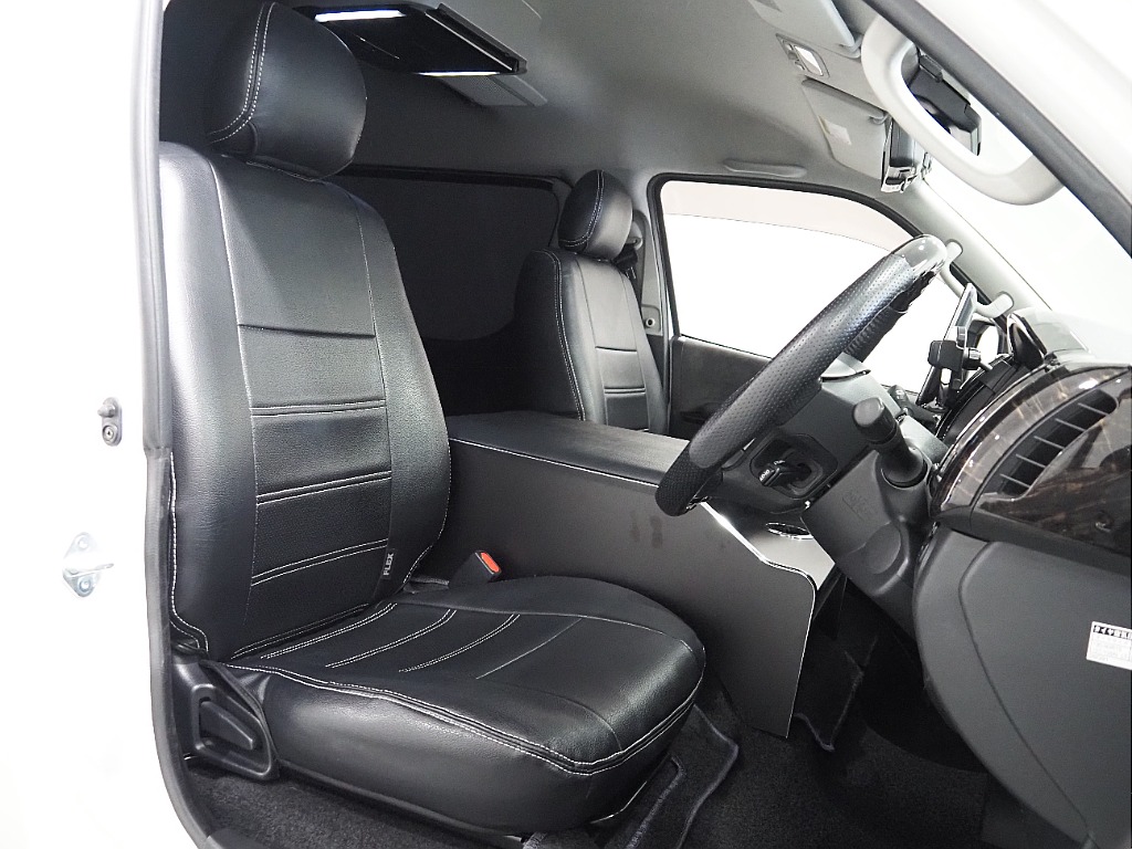 【R2年式/ハイエースワゴンGl/2WD/内装架装Ver1.5/ハーフベッド】フローリング施工♪【全国納車可能】