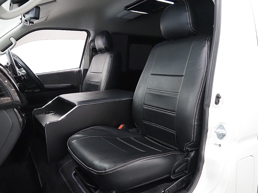 【R2年式/ハイエースワゴンGl/2WD/内装架装Ver1.5/ハーフベッド】フローリング施工♪【全国納車可能】