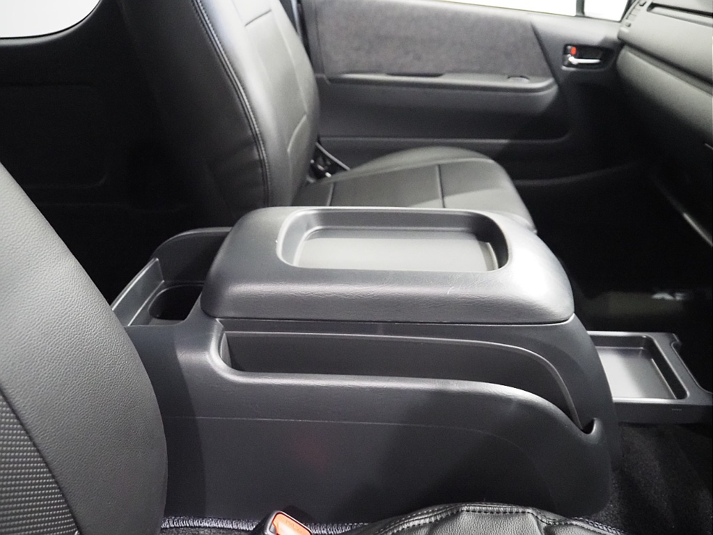 【新車/ハイエースワゴンGL/4WD/スタンダード配列】アルパイン製大画面モニター♪【全国納車可能】