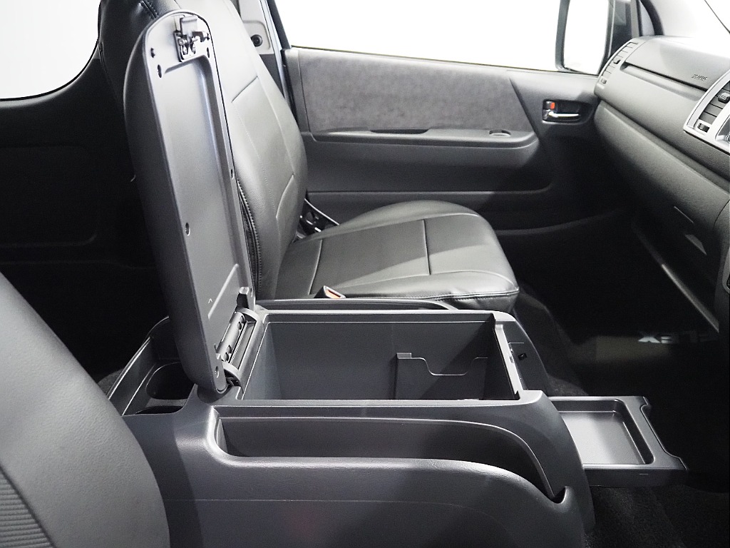 【新車/ハイエースワゴンGL/4WD/スタンダード配列】アルパイン製大画面モニター♪【全国納車可能】