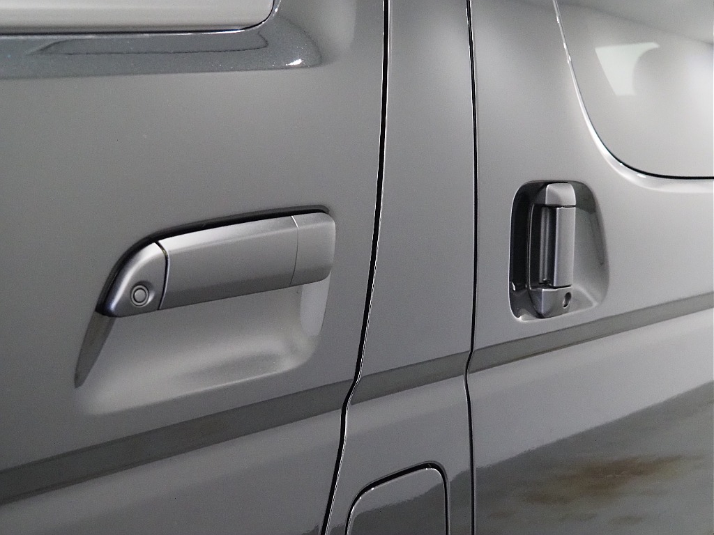 【新車/ハイエースワゴンGL/4WD/スタンダード配列】アルパイン製大画面モニター♪【全国納車可能】