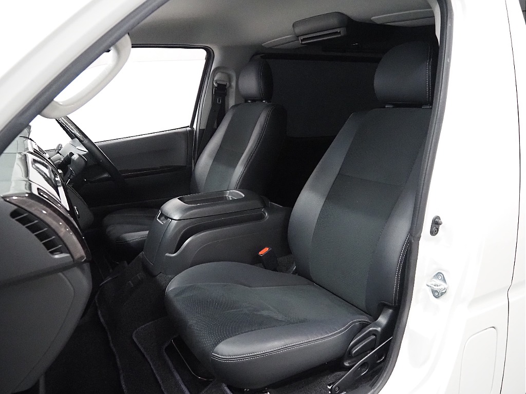 【H３０年式/ハイエースバン/ガソリン2.0L/パールホワイト】モデリスタエアロを装着♪【全国納車可能】