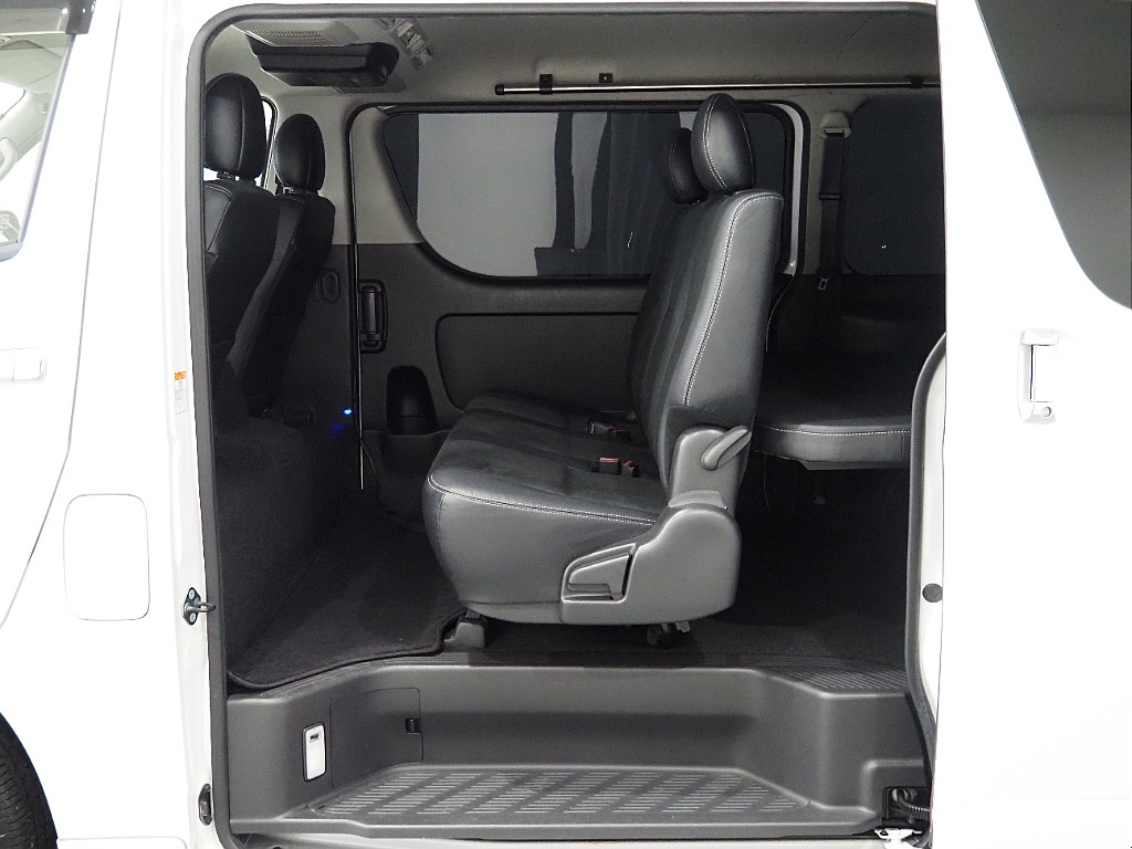 【H３０年式/ハイエースバン/ガソリン2.0L/パールホワイト】モデリスタエアロを装着♪【全国納車可能】