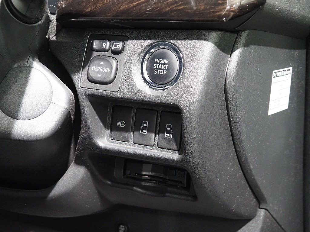 【H３０年式/ハイエースバン/ガソリン2.0L/パールホワイト】モデリスタエアロを装着♪【全国納車可能】