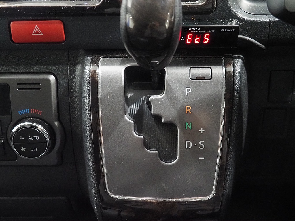 【H３０年式/ハイエースバン/ガソリン2.0L/パールホワイト】モデリスタエアロを装着♪【全国納車可能】