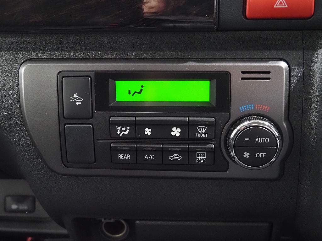 【H３０年式/ハイエースバン/ガソリン2.0L/パールホワイト】モデリスタエアロを装着♪【全国納車可能】