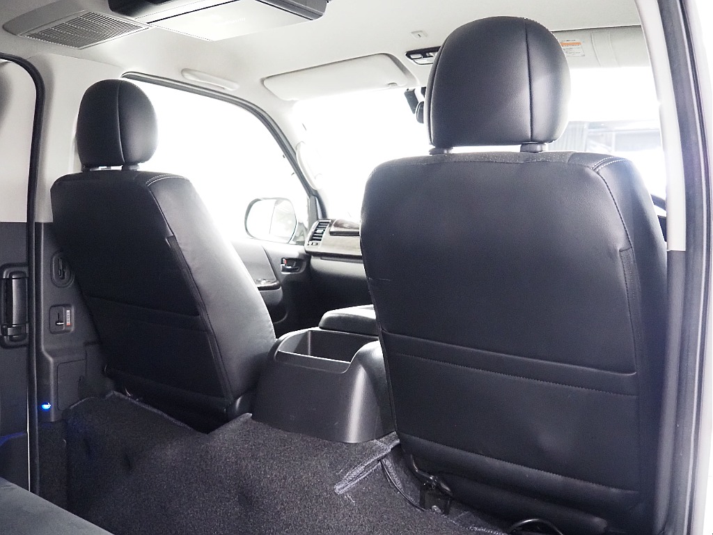 【H３０年式/ハイエースバン/ガソリン2.0L/パールホワイト】モデリスタエアロを装着♪【全国納車可能】