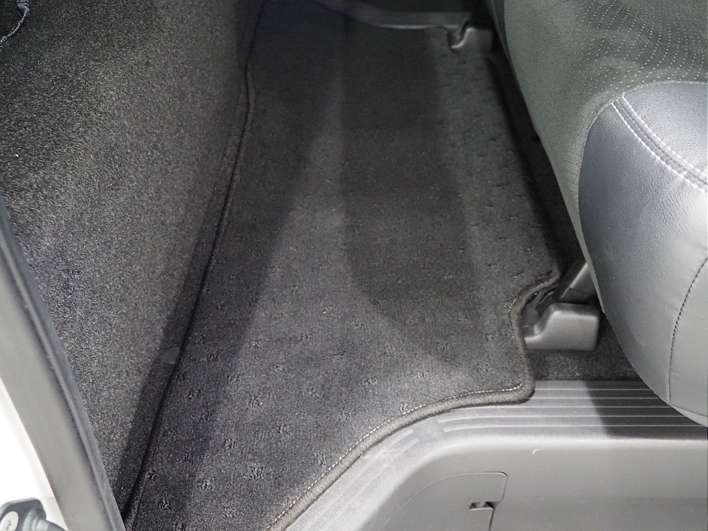 【H３０年式/ハイエースバン/ガソリン2.0L/パールホワイト】モデリスタエアロを装着♪【全国納車可能】