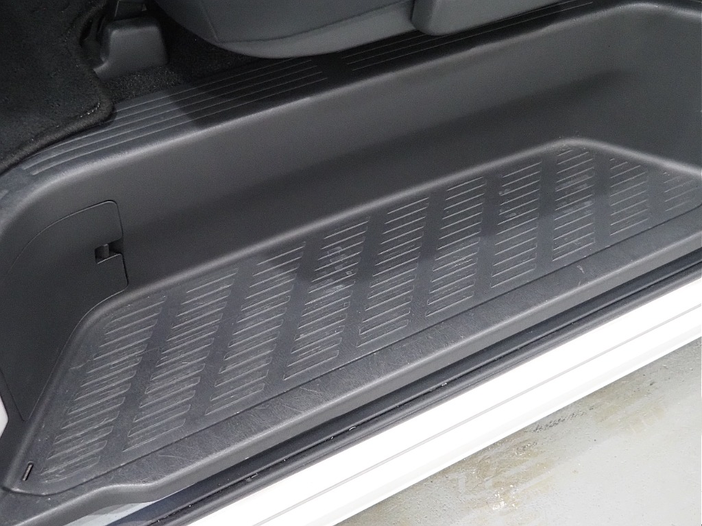 【H３０年式/ハイエースバン/ガソリン2.0L/パールホワイト】モデリスタエアロを装着♪【全国納車可能】