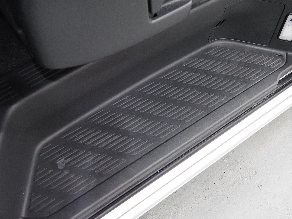 【H３０年式/ハイエースバン/ガソリン2.0L/パールホワイト】モデリスタエアロを装着♪【全国納車可能】