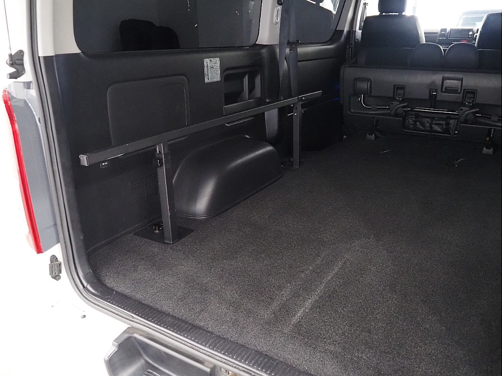 【H３０年式/ハイエースバン/ガソリン2.0L/パールホワイト】モデリスタエアロを装着♪【全国納車可能】