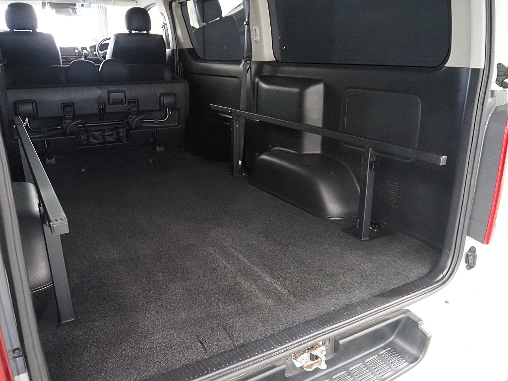 【H３０年式/ハイエースバン/ガソリン2.0L/パールホワイト】モデリスタエアロを装着♪【全国納車可能】