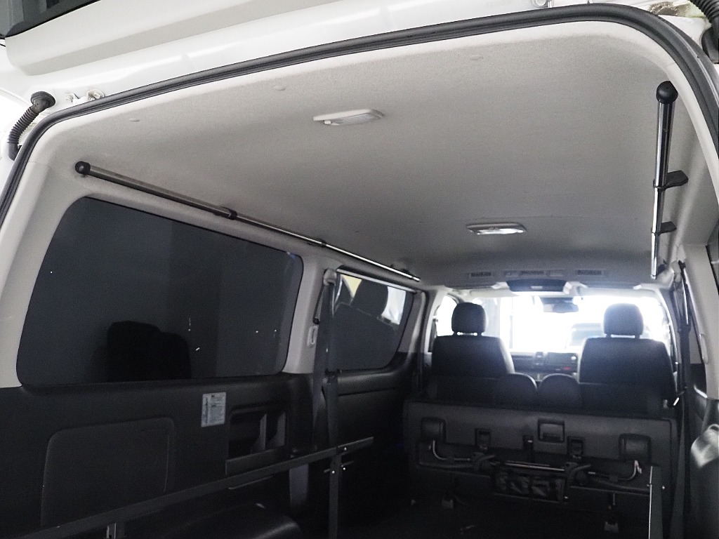 【H３０年式/ハイエースバン/ガソリン2.0L/パールホワイト】モデリスタエアロを装着♪【全国納車可能】