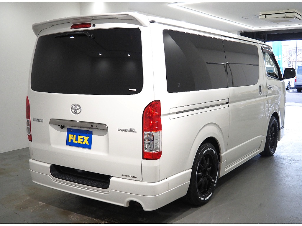 【H３０年式/ハイエースバン/ガソリン2.0L/パールホワイト】モデリスタエアロを装着♪【全国納車可能】