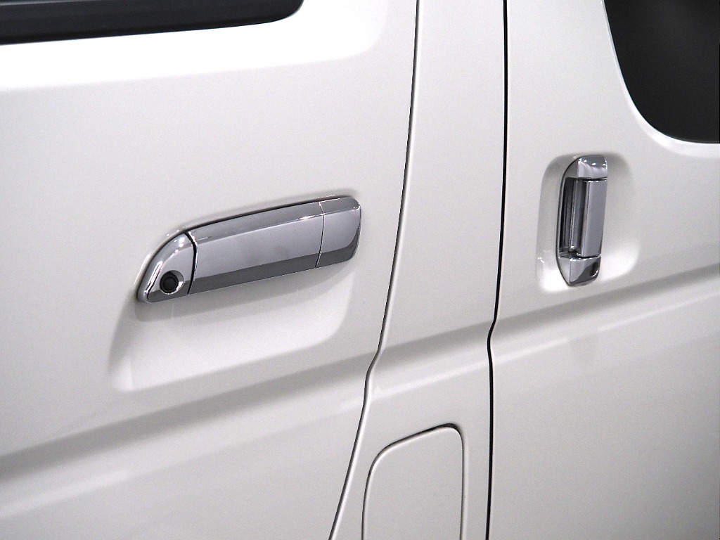 【H３０年式/ハイエースバン/ガソリン2.0L/パールホワイト】モデリスタエアロを装着♪【全国納車可能】