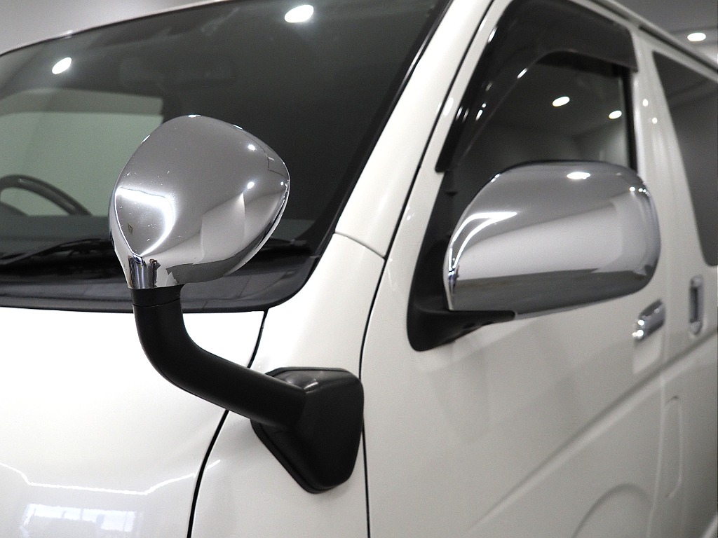 【H３０年式/ハイエースバン/ガソリン2.0L/パールホワイト】モデリスタエアロを装着♪【全国納車可能】