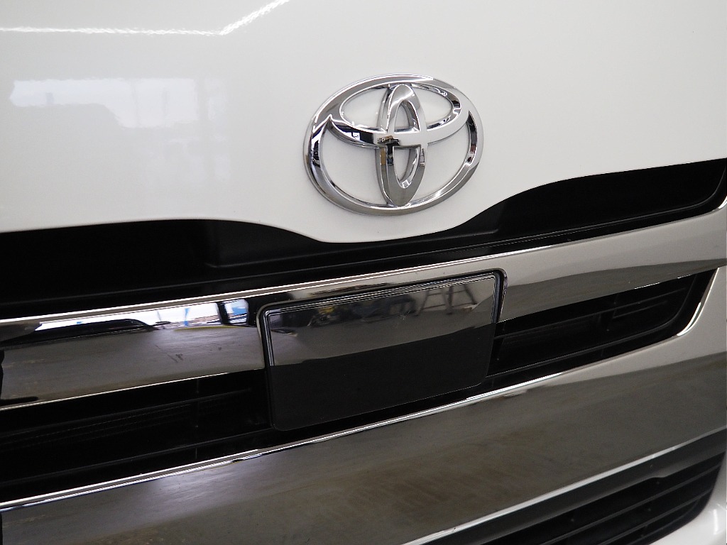 【H３０年式/ハイエースバン/ガソリン2.0L/パールホワイト】モデリスタエアロを装着♪【全国納車可能】