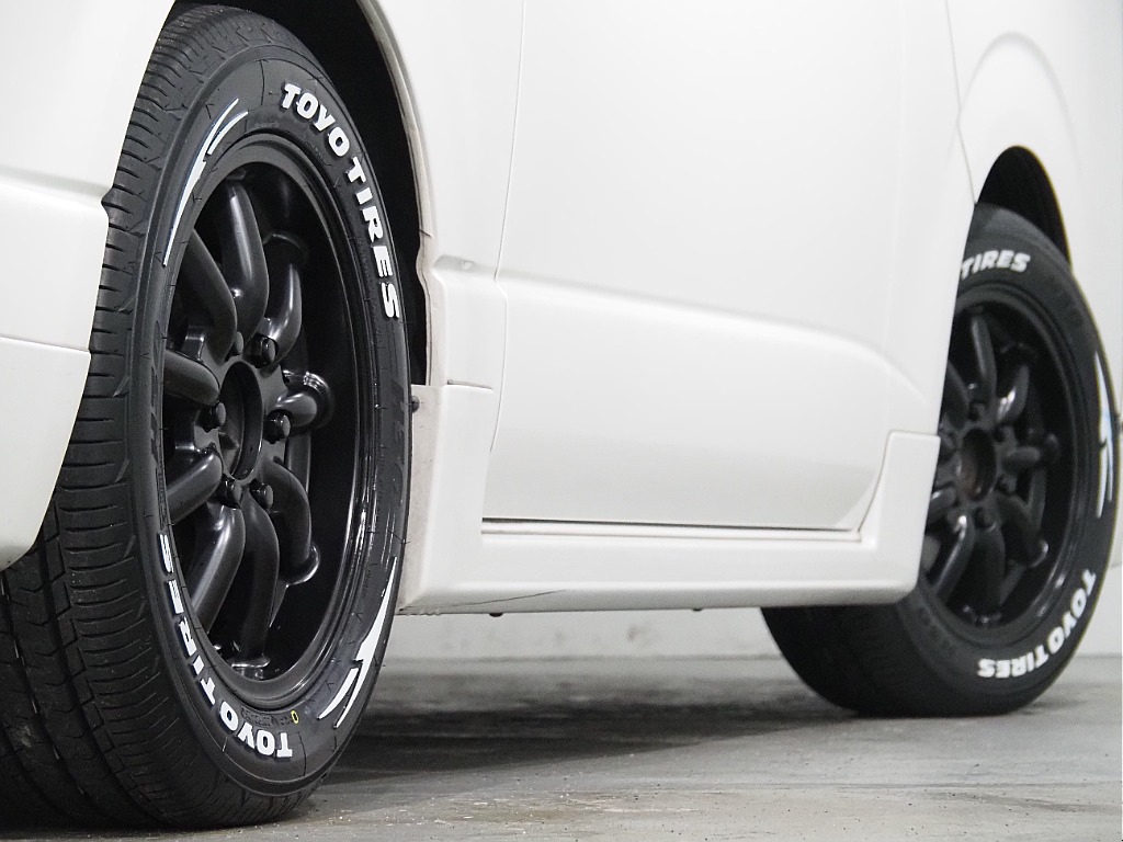 【H３０年式/ハイエースバン/ガソリン2.0L/パールホワイト】モデリスタエアロを装着♪【全国納車可能】