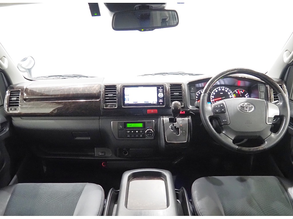 【H３０年式/ハイエースバン/ガソリン2.0L/パールホワイト】モデリスタエアロを装着♪【全国納車可能】