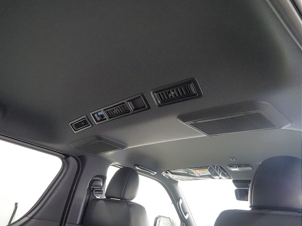 【新車/ハイエースバン/ガソリン2.0L/両側パワースライドドア】ローダウン×オリジナルアルミホイール【全国納車可能】