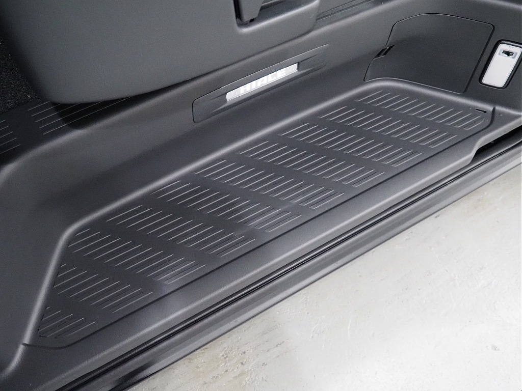 【新車/ハイエースバン/ガソリン2.0L/両側パワースライドドア】ローダウン×オリジナルアルミホイール【全国納車可能】