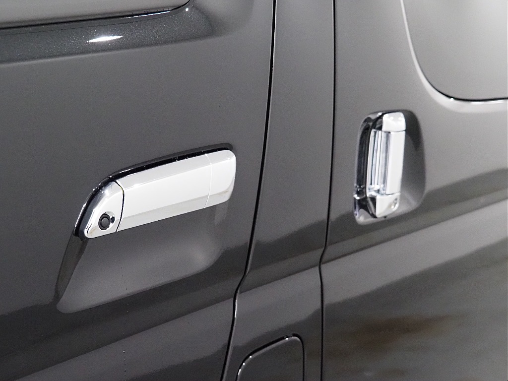 【新車/ハイエースバン/ガソリン2.0L/両側パワースライドドア】ローダウン×オリジナルアルミホイール【全国納車可能】