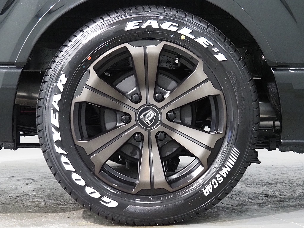 【新車/ハイエースバン/ガソリン2.0L/両側パワースライドドア】ローダウン×オリジナルアルミホイール【全国納車可能】