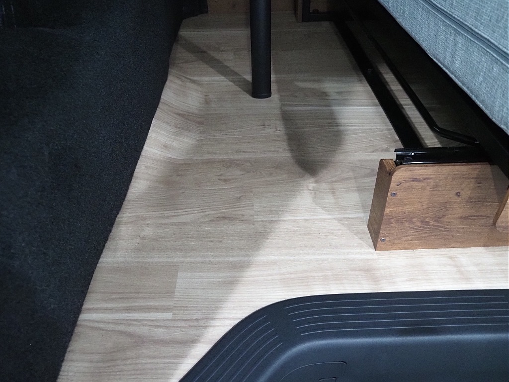 新車ワゴンGL2WD　オリジナル8ナンバーキャンピングカー【BELUGA】が入庫しました♪木目内装/フルフラット3人掛けシート！