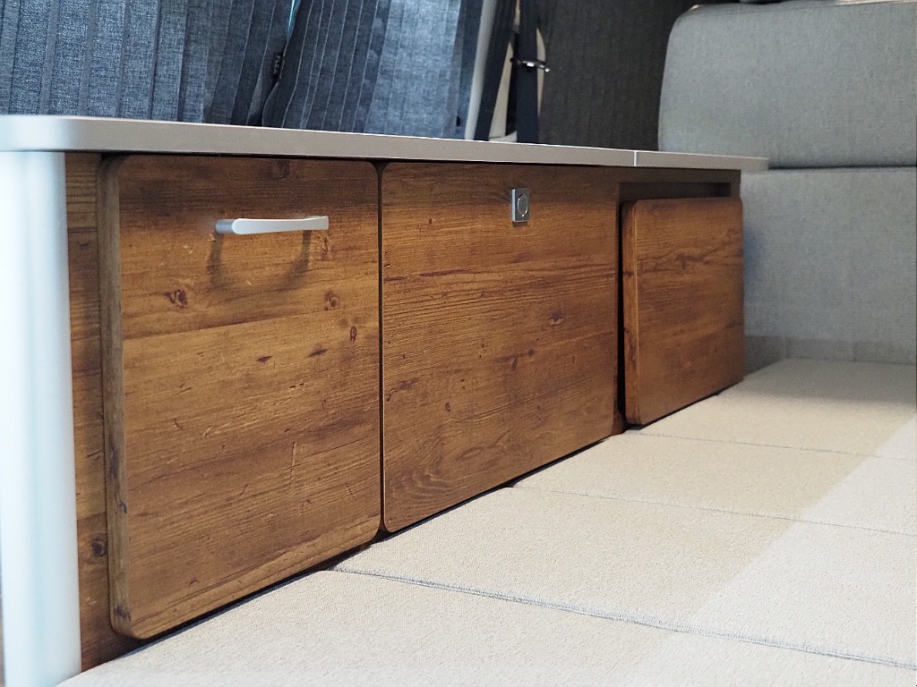 新車ワゴンGL2WD　オリジナル8ナンバーキャンピングカー【BELUGA】が入庫しました♪木目内装/フルフラット3人掛けシート！