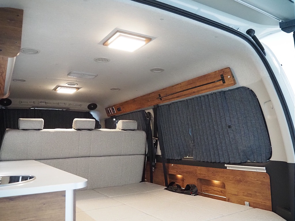 新車ワゴンGL2WD　オリジナル8ナンバーキャンピングカー【BELUGA】が入庫しました♪木目内装/フルフラット3人掛けシート！