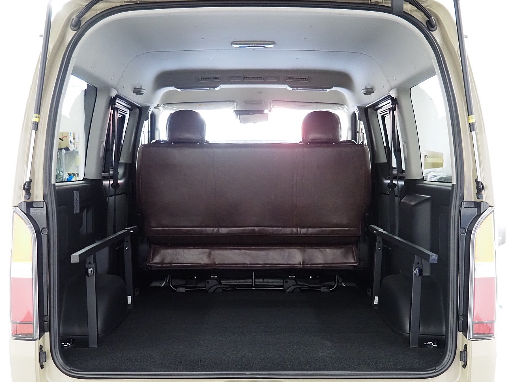 トヨタ ハイエースバン(16枚目)