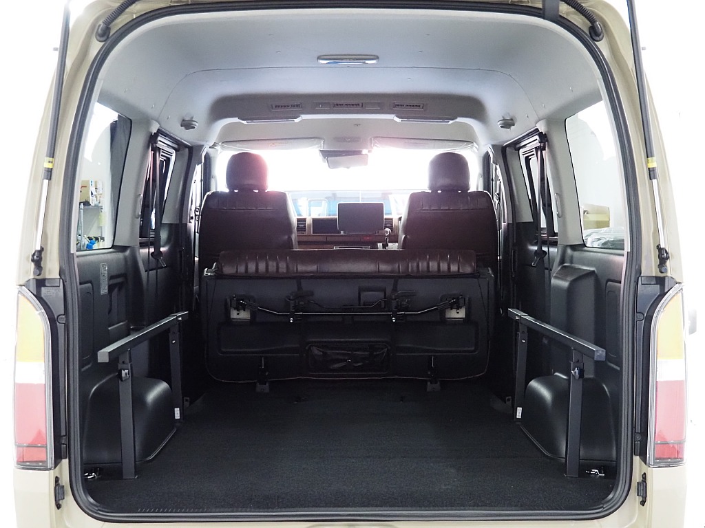 トヨタ ハイエースバン(17枚目)