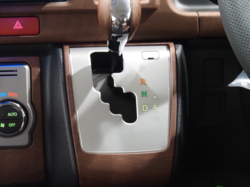 トヨタ ハイエースバン(23枚目)