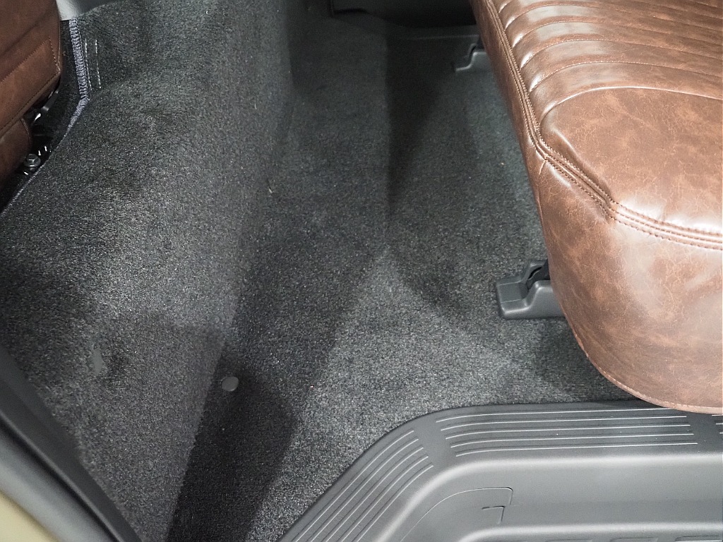 トヨタ ハイエースバン(34枚目)