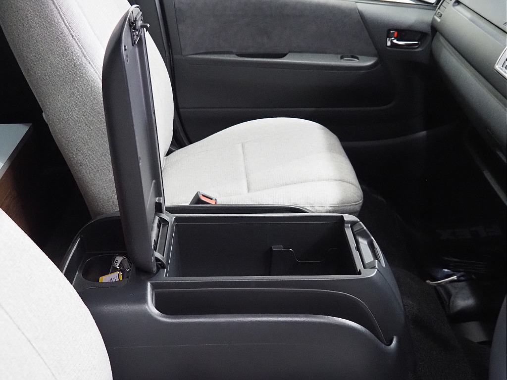 【新車/ハイエースワゴン/キャンピングORCA/2WD】茶木目内装♪【全国納車可能】