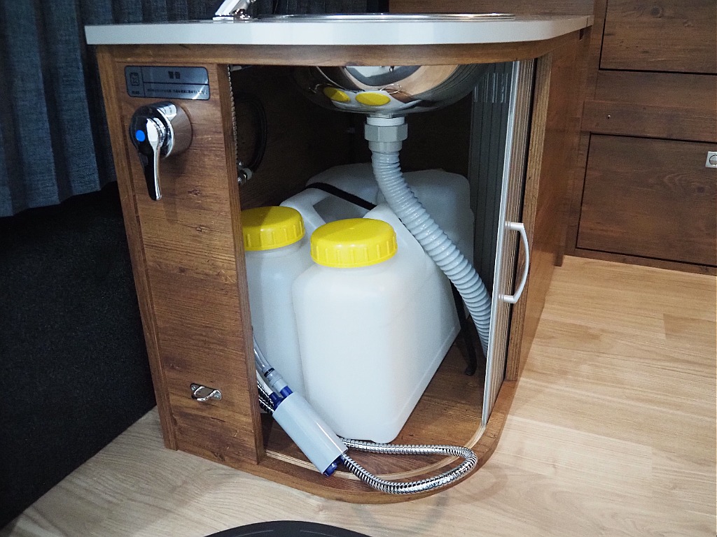 【新車/ハイエースワゴン/キャンピングORCA/2WD】茶木目内装♪【全国納車可能】