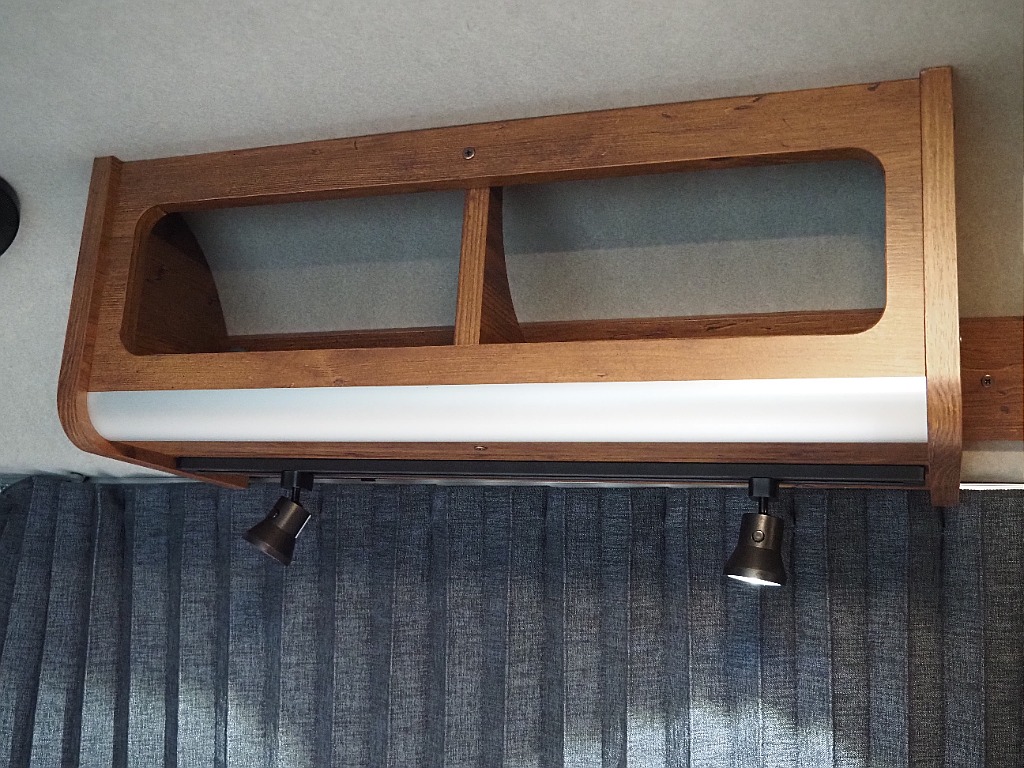 【新車/ハイエースワゴン/キャンピングORCA/2WD】茶木目内装♪【全国納車可能】