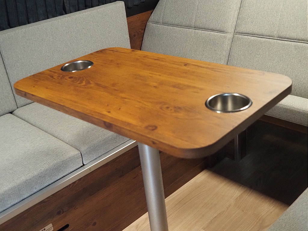 【新車/ハイエースワゴン/キャンピングORCA/2WD】茶木目内装♪【全国納車可能】