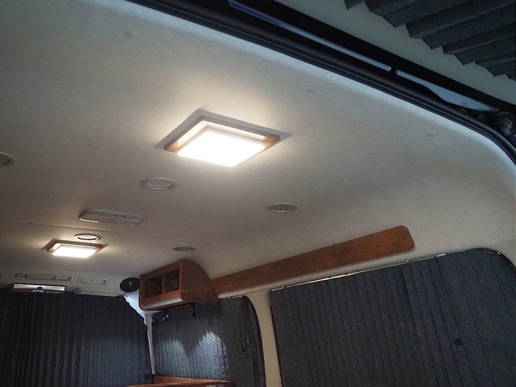 【新車/ハイエースワゴン/キャンピングORCA/2WD】茶木目内装♪【全国納車可能】