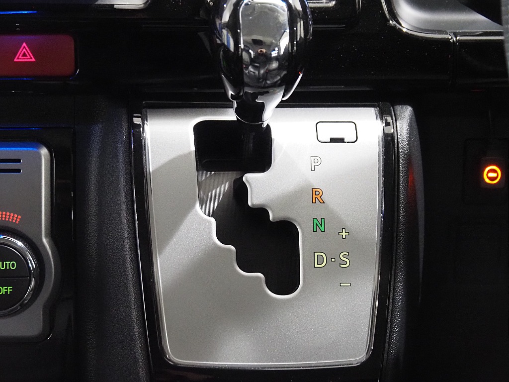 【R4年式/ハイエースワゴンGL/2WD/フルフラットVer5】嬉しい内容の揃った1台が入庫♪【全国納車可能】