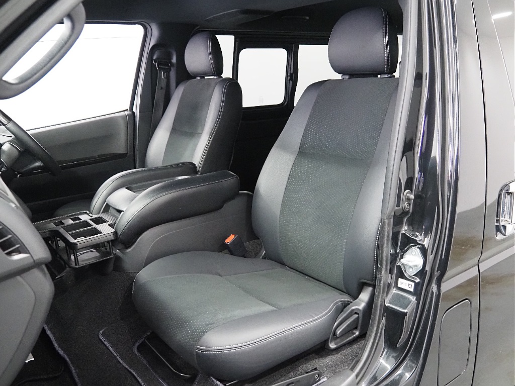 トヨタ ハイエースバン(13枚目)